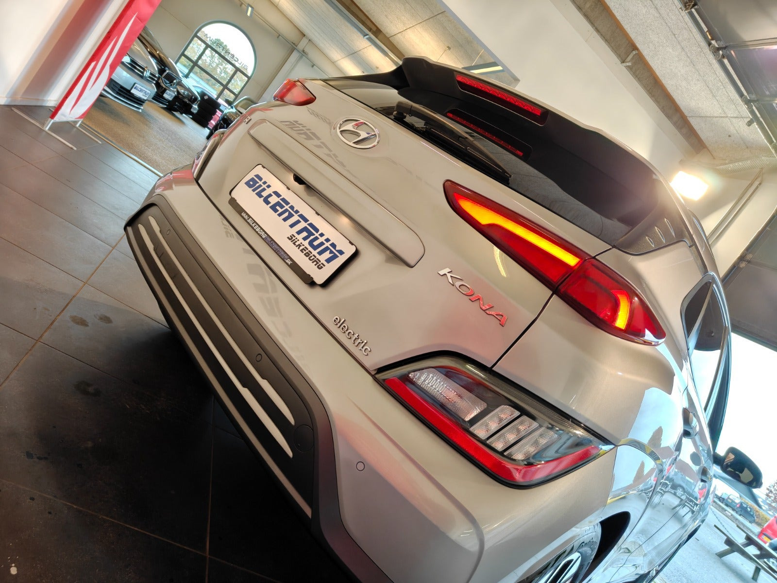 Sølv Hyundai Kona fra 2023
