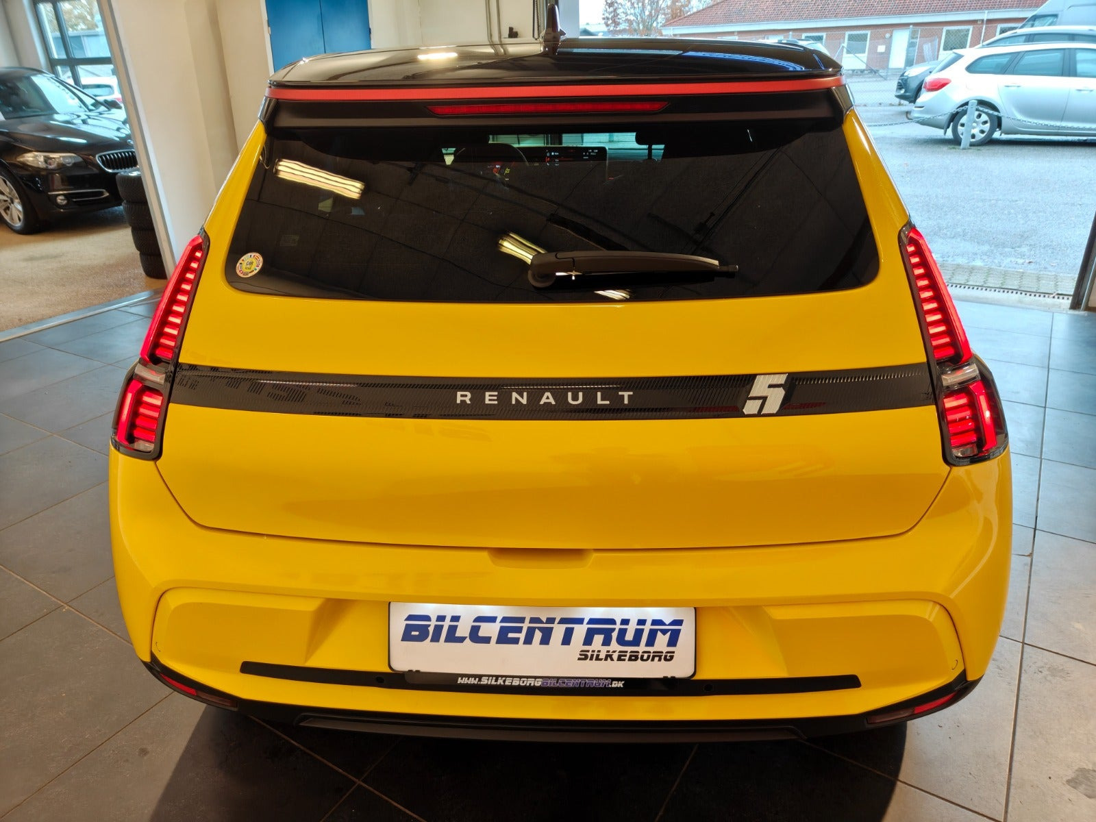 Gul Renault 5 E-Tech fra 2025
