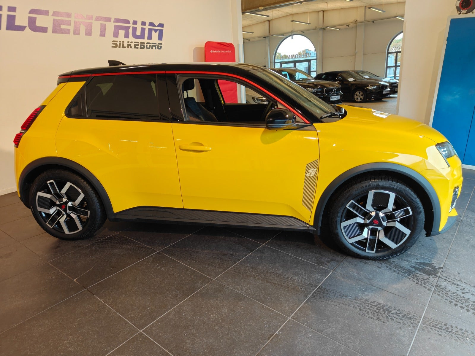Gul Renault 5 E-Tech fra 2025