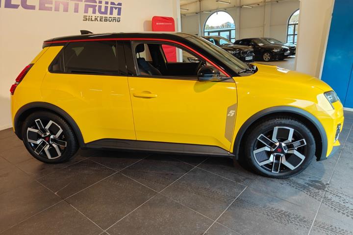 Gul Renault 5 E-Tech fra 2025