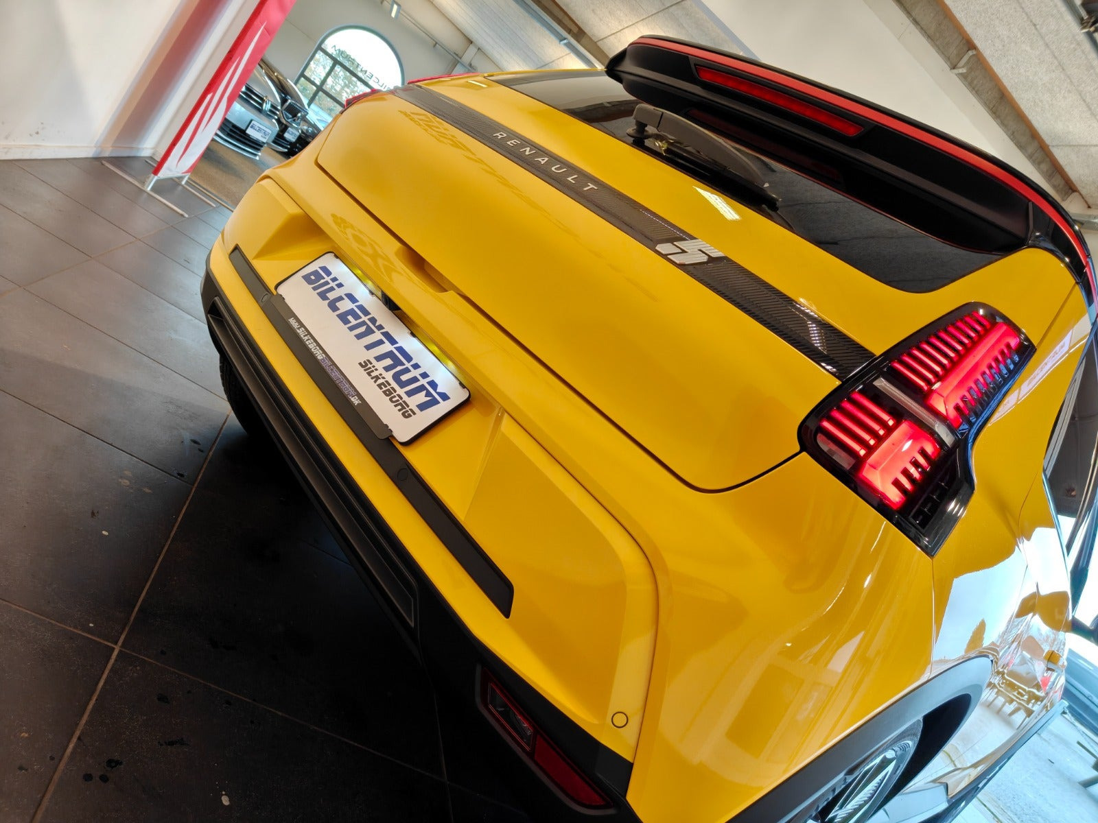 Gul Renault 5 E-Tech fra 2025