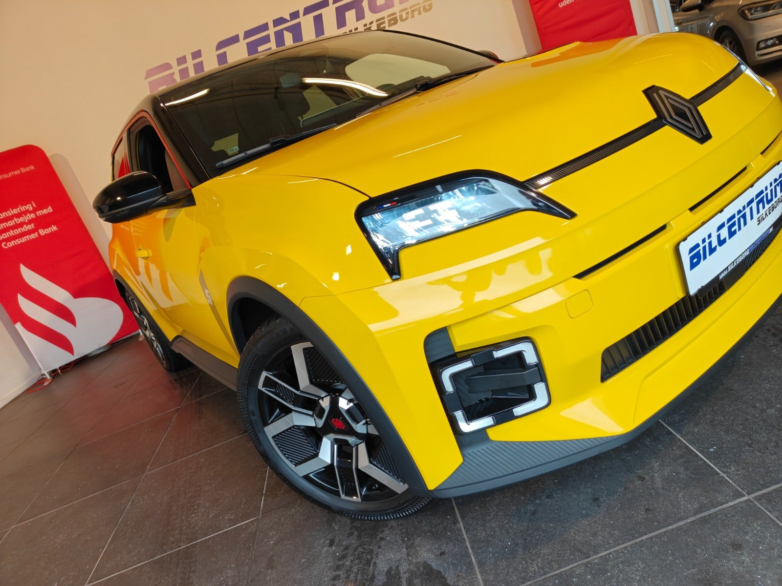 Gul Renault 5 E-Tech fra 2025