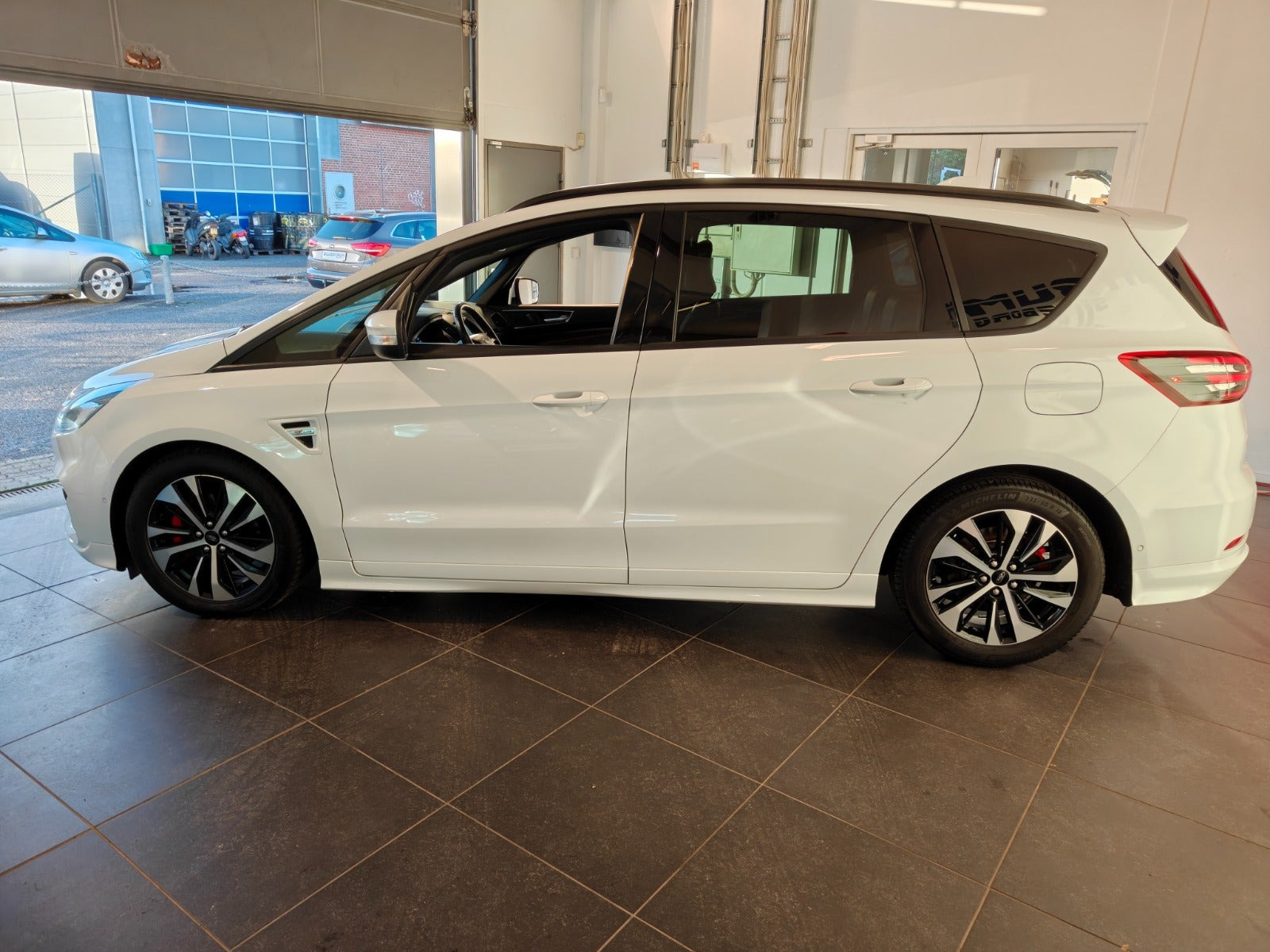 Hvid Ford S-MAX fra 2019