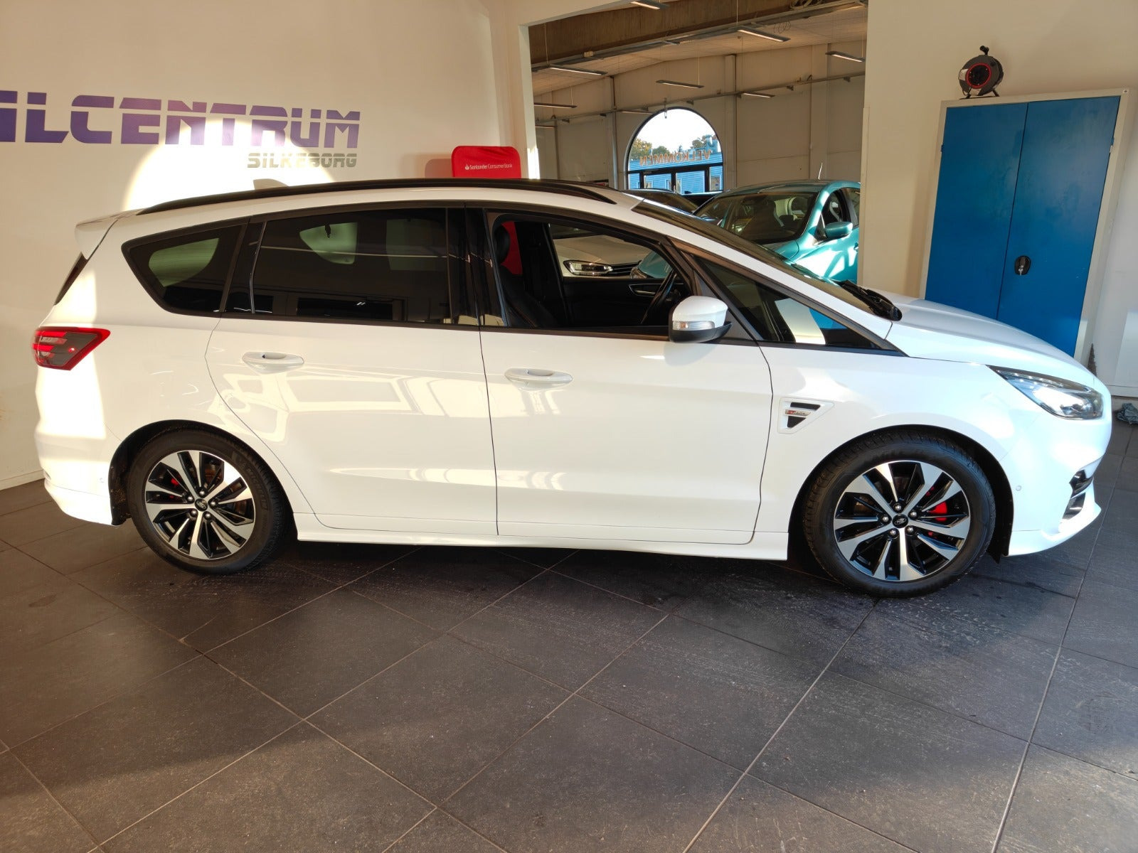 Hvid Ford S-MAX fra 2019