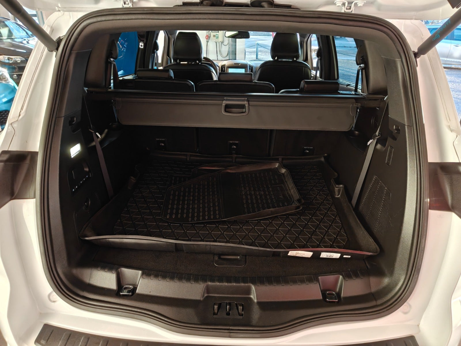 Hvid Ford S-MAX fra 2019