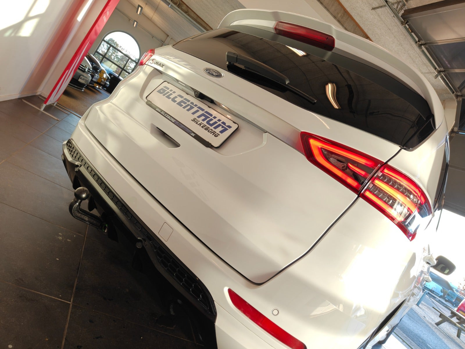 Hvid Ford S-MAX fra 2019