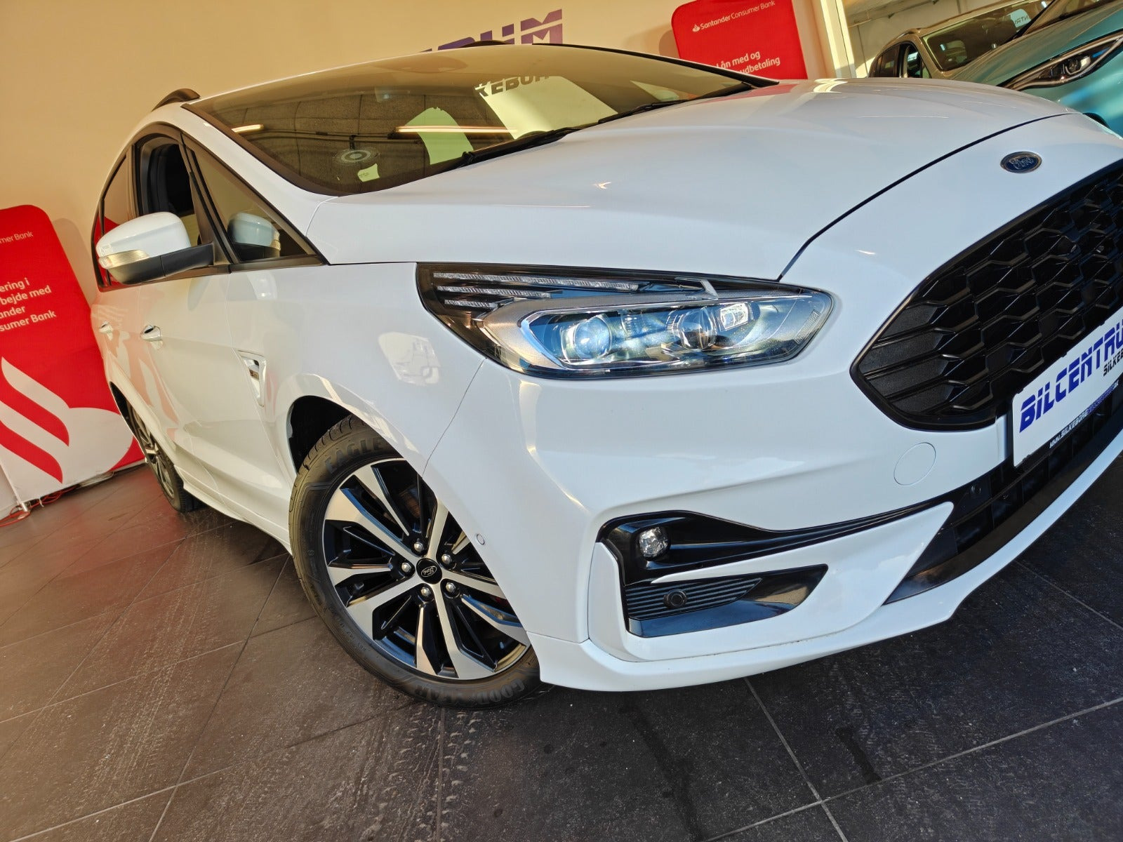 Hvid Ford S-MAX fra 2019