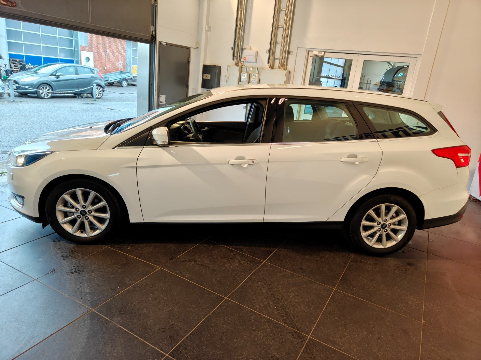 Hvid Ford Focus fra 2017