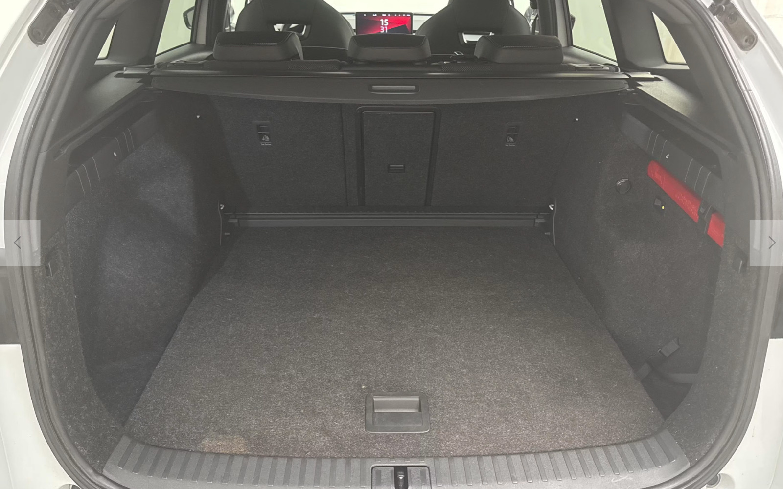 Hvid Skoda Enyaq fra 2022