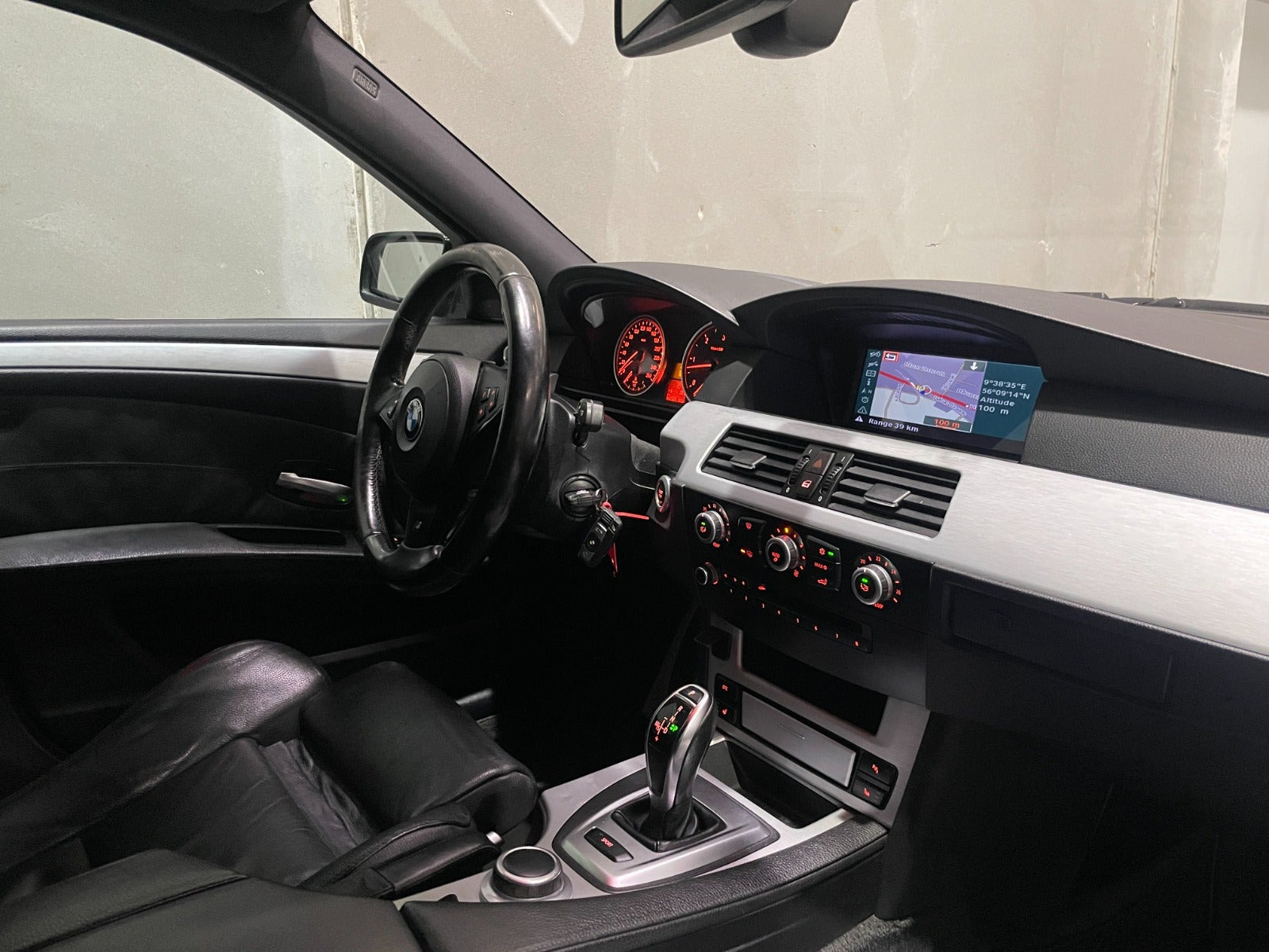 Sort BMW 530d fra 2008