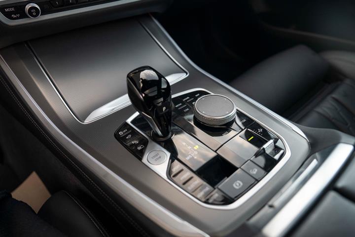 Sort BMW X5 fra 2022