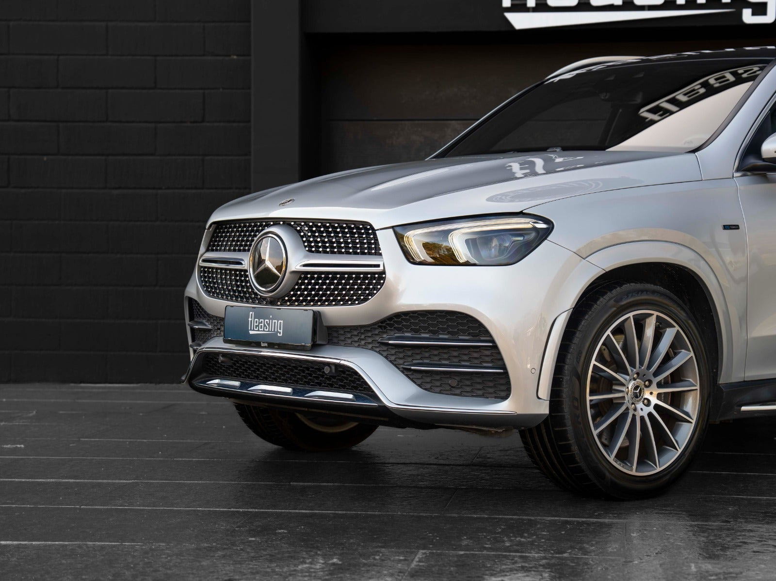 Sølv Mercedes GLE350 de fra 2020