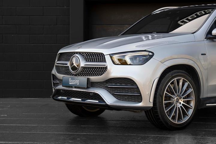 Sølv Mercedes GLE350 de fra 2020