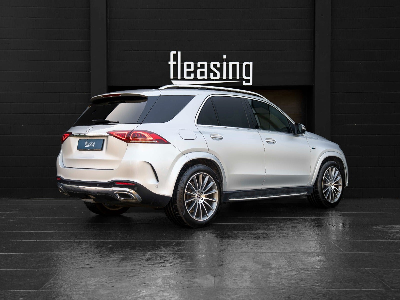 Sølv Mercedes GLE350 de fra 2020