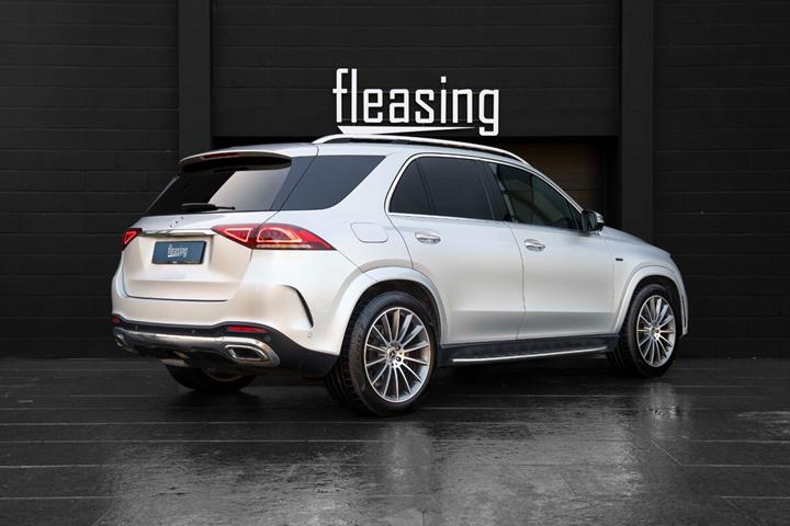 Sølv Mercedes GLE350 de fra 2020