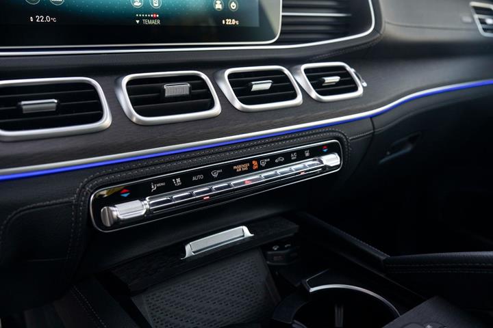 Sølv Mercedes GLE350 de fra 2020