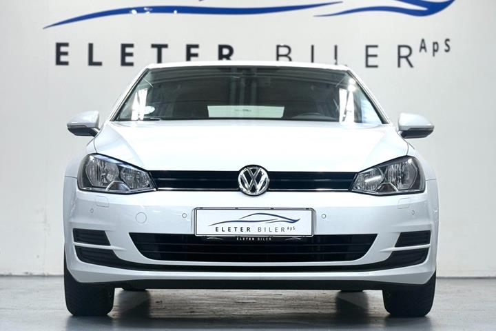 Hvid VW Golf VII fra 2015