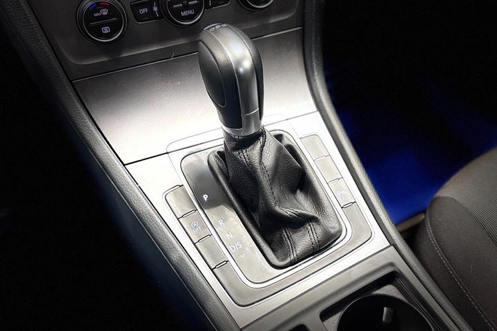 Hvid VW Golf VII fra 2015