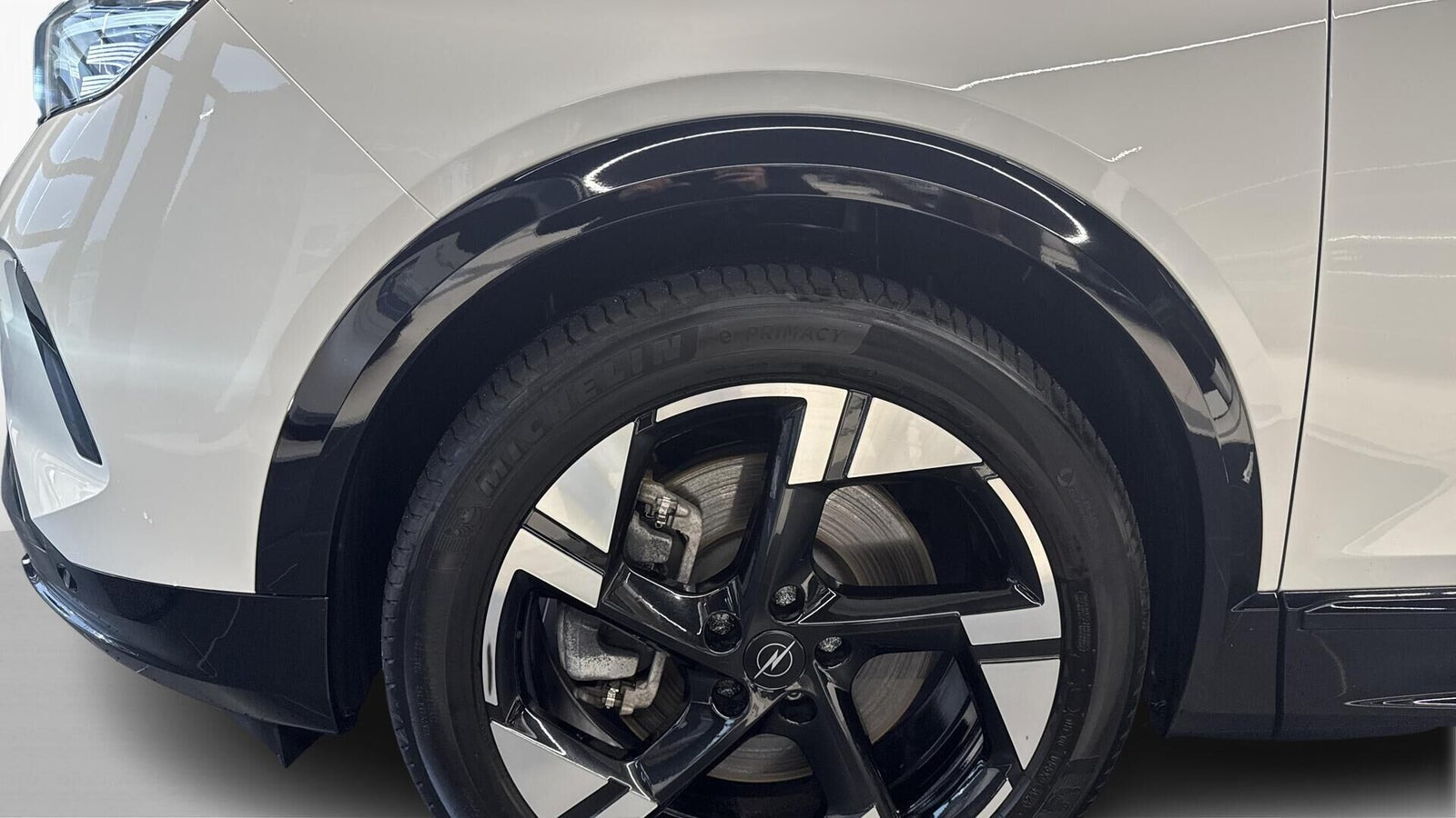 Hvid Opel Grandland-e fra 2025