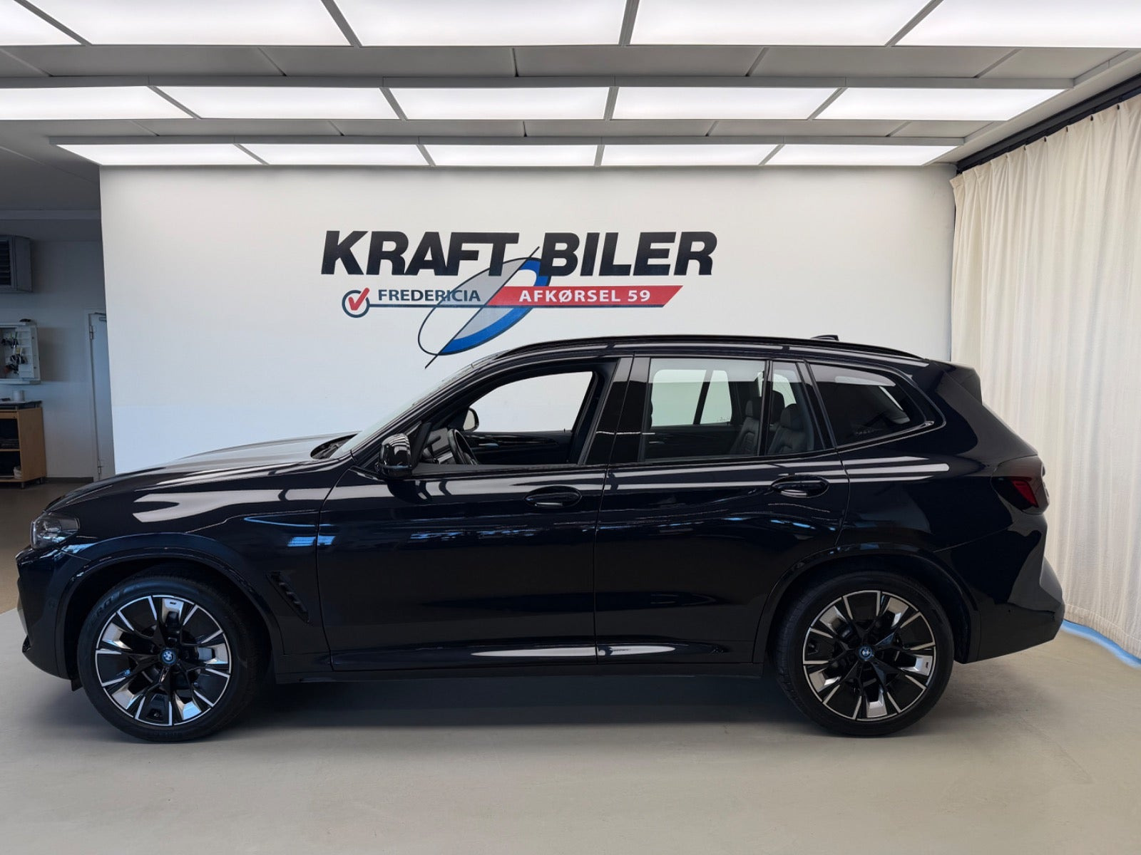 Sort BMW iX3 fra 2024