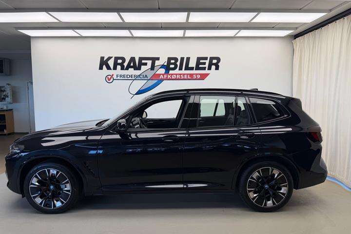 Sort BMW iX3 fra 2024