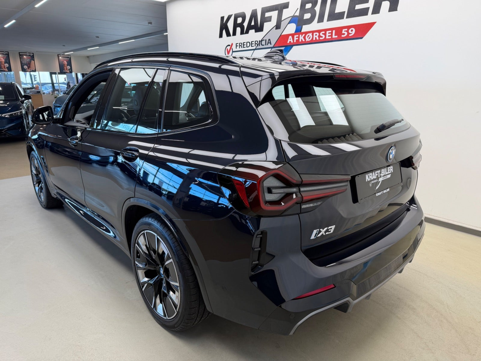 Sort BMW iX3 fra 2024