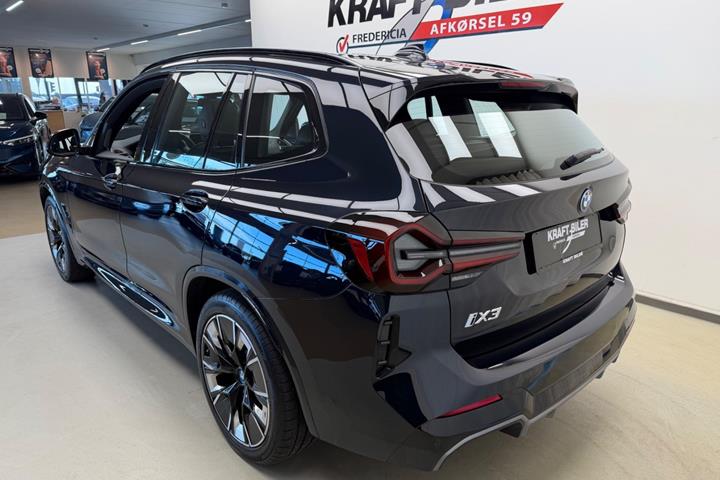 Sort BMW iX3 fra 2024