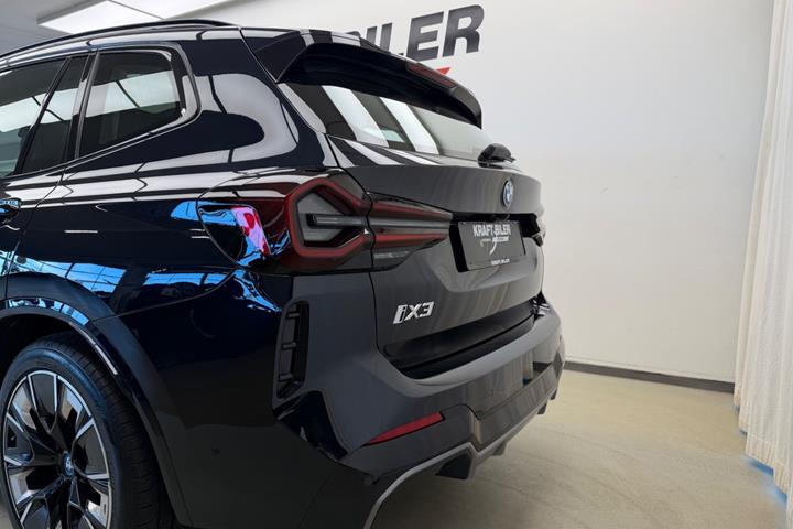 Sort BMW iX3 fra 2024