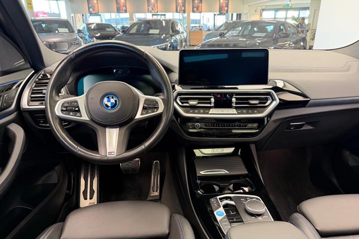 Sort BMW iX3 fra 2024