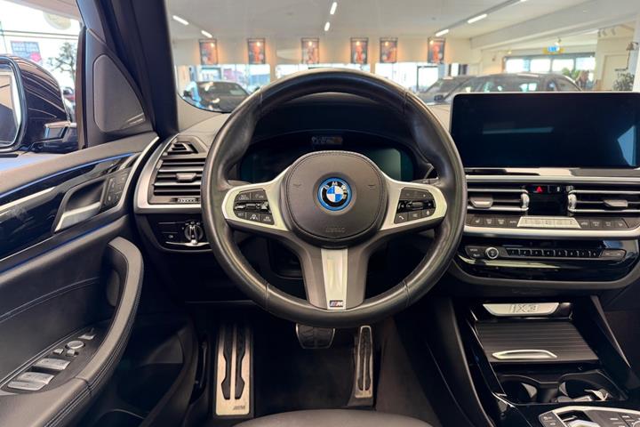 Sort BMW iX3 fra 2024