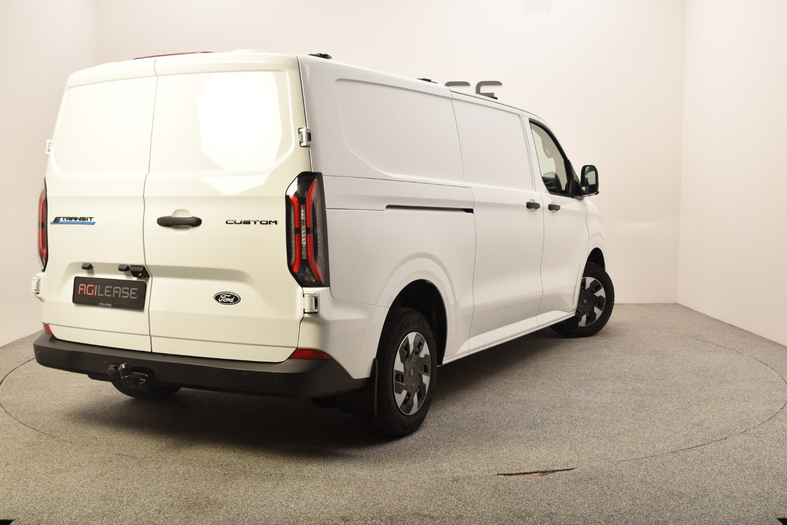 Hvid Ford E-Transit Custom 340 L2 fra 2027