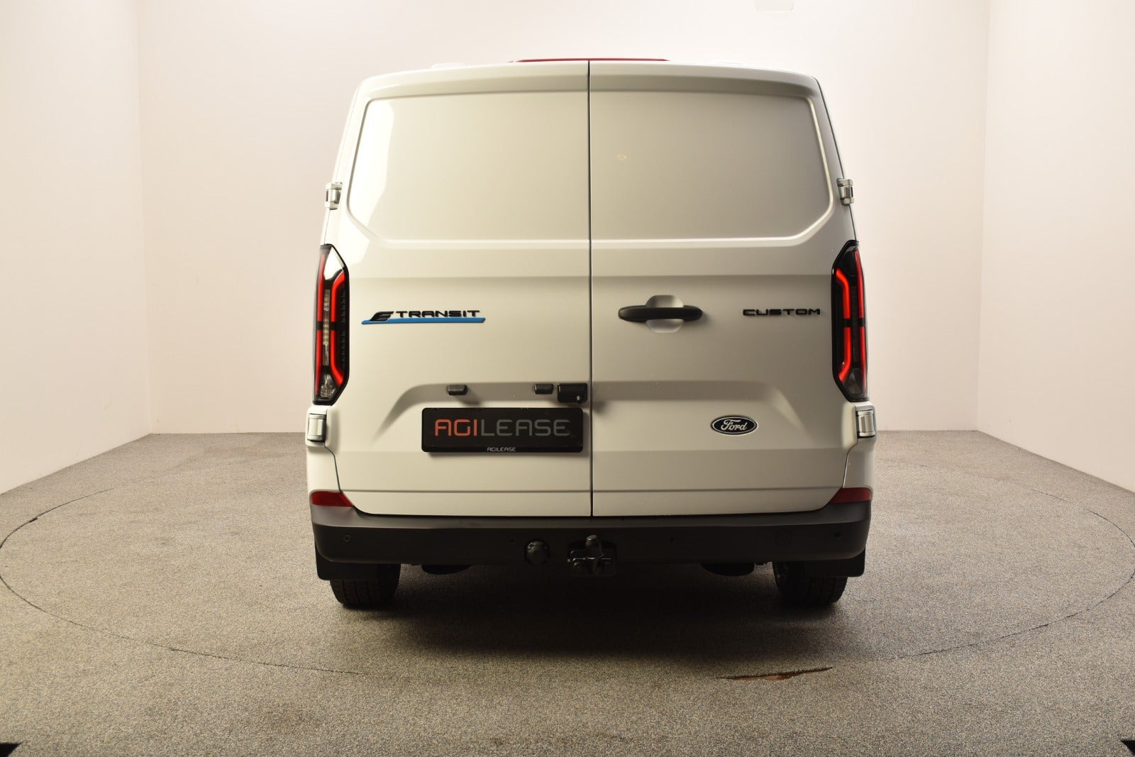 Hvid Ford E-Transit Custom 340 L2 fra 2027