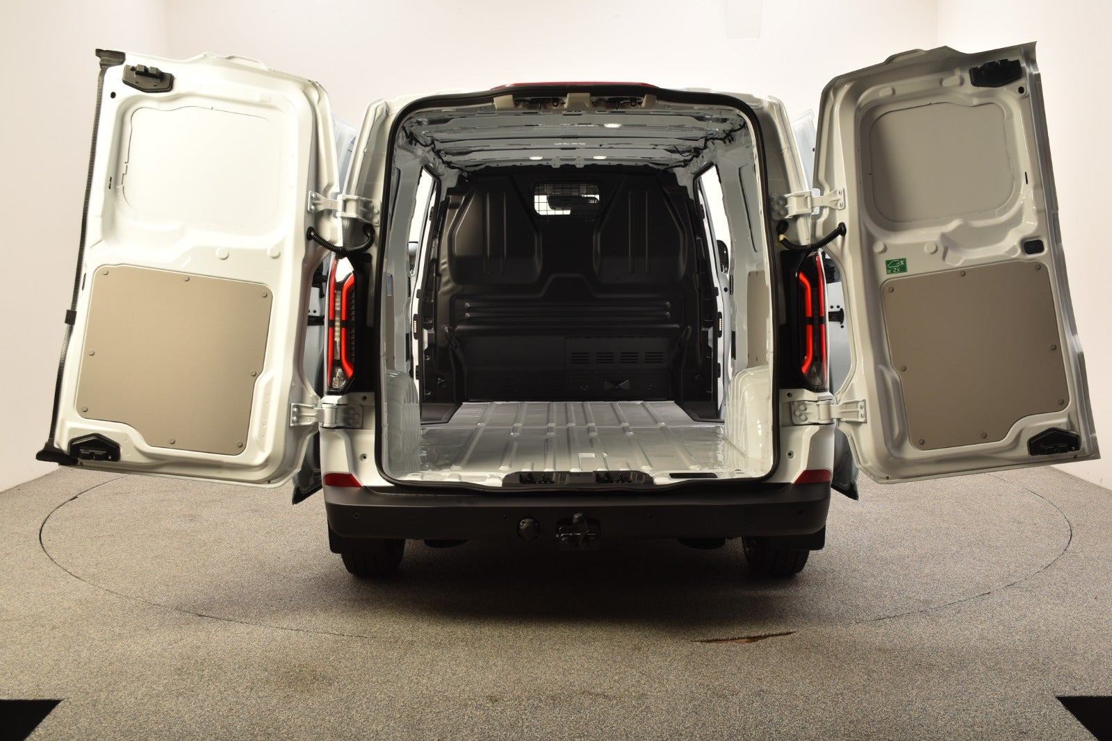 Hvid Ford E-Transit Custom 340 L2 fra 2027