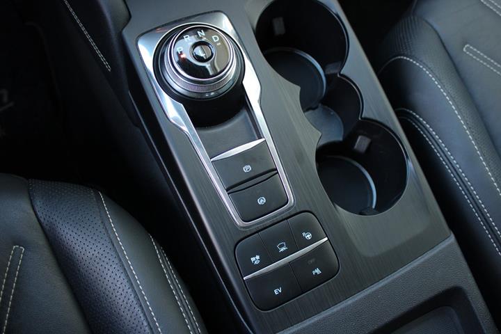 Sort Ford Kuga fra 2022