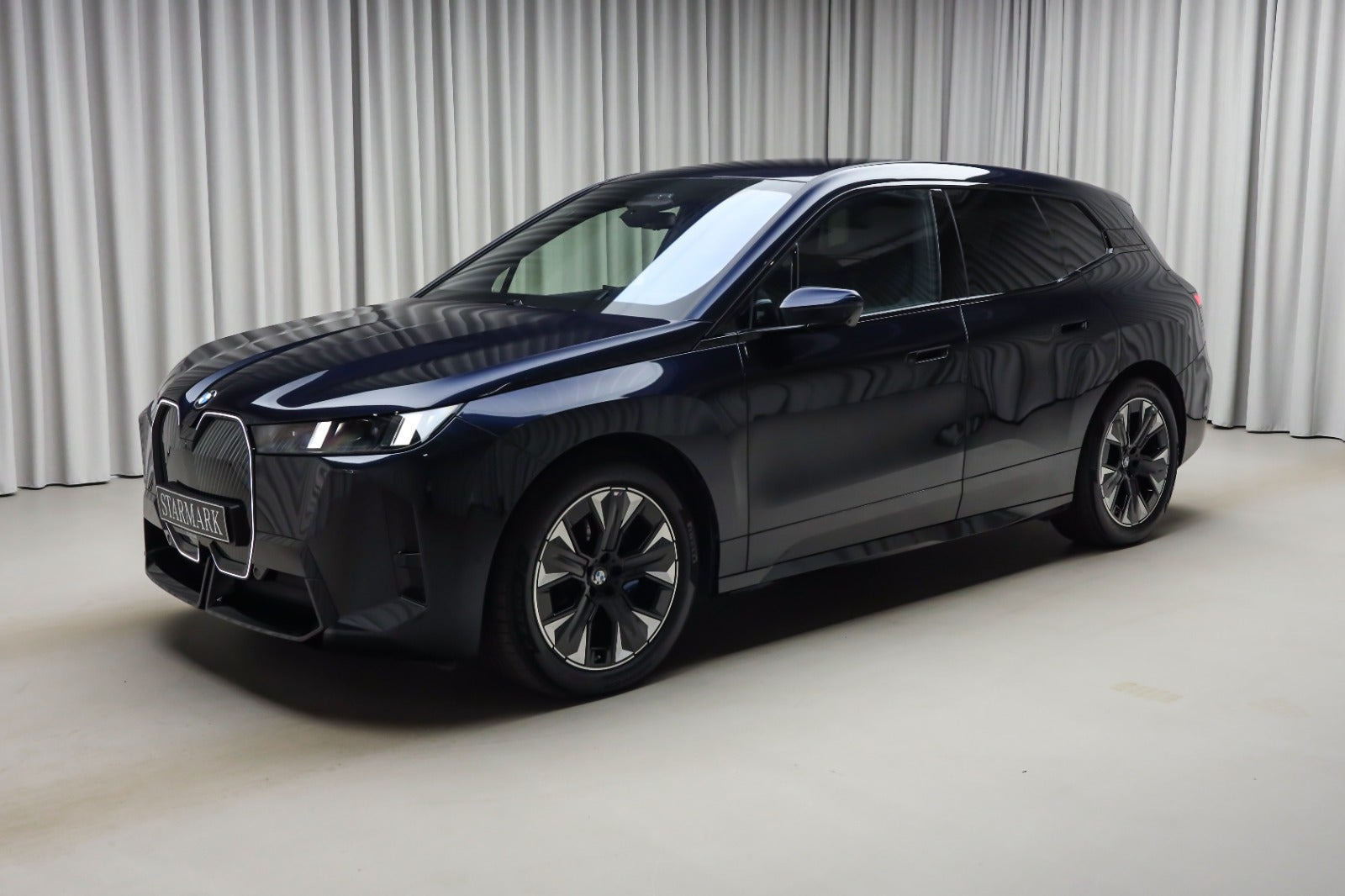 Sort BMW iX fra 2025