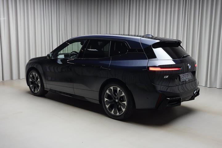 Sort BMW iX fra 2025