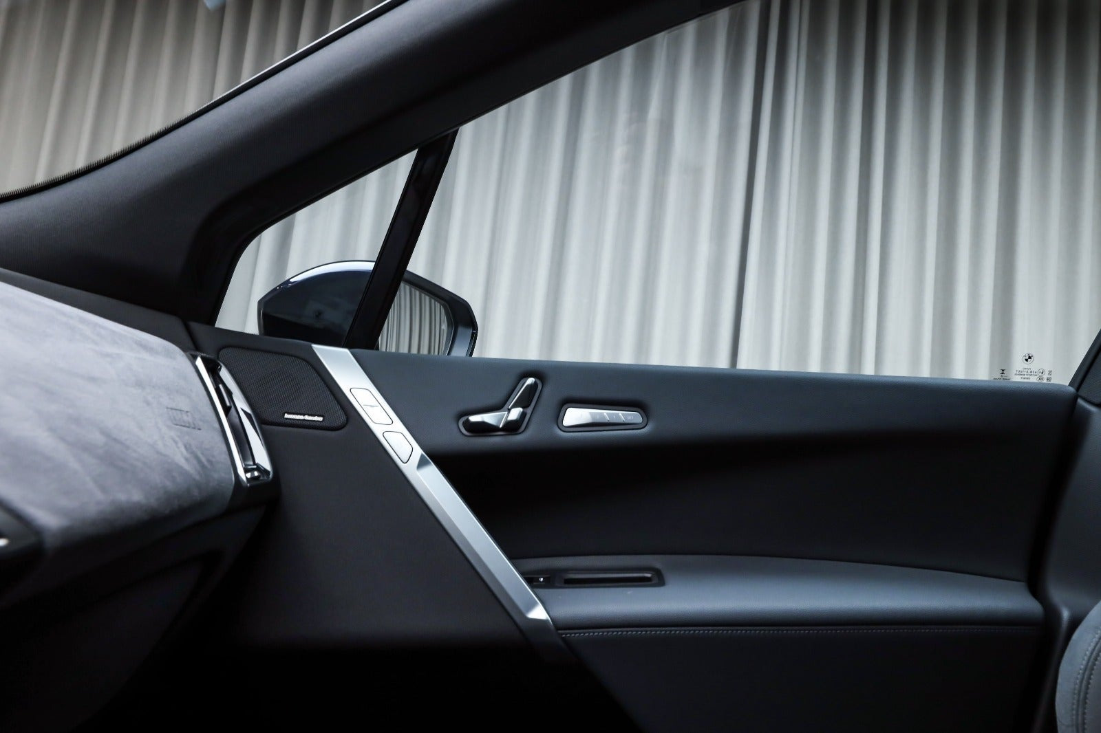 Sort BMW iX fra 2025