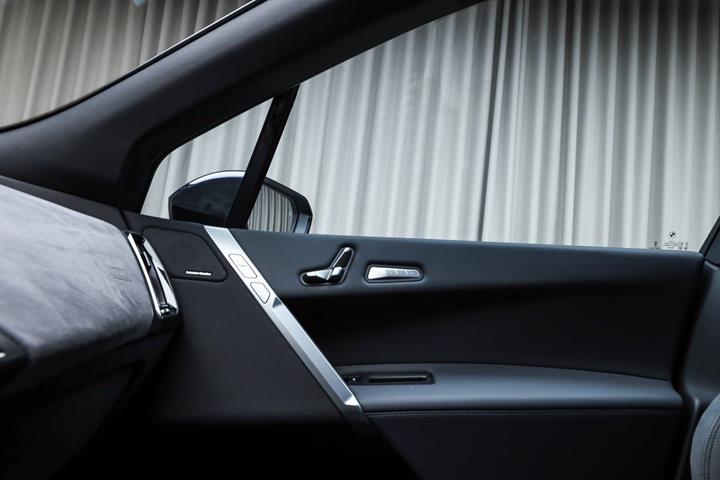 Sort BMW iX fra 2025