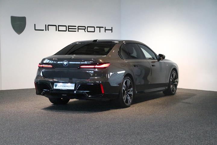 Grå BMW i7 fra 2023