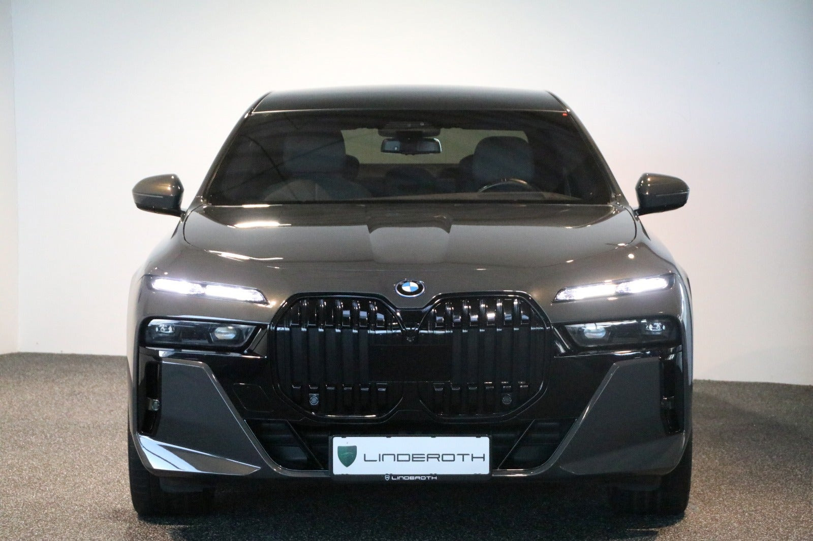 Grå BMW i7 fra 2023