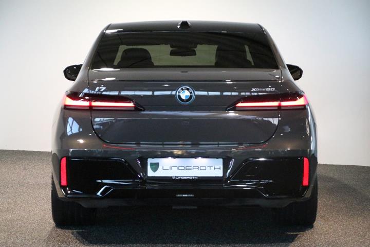 Grå BMW i7 fra 2023