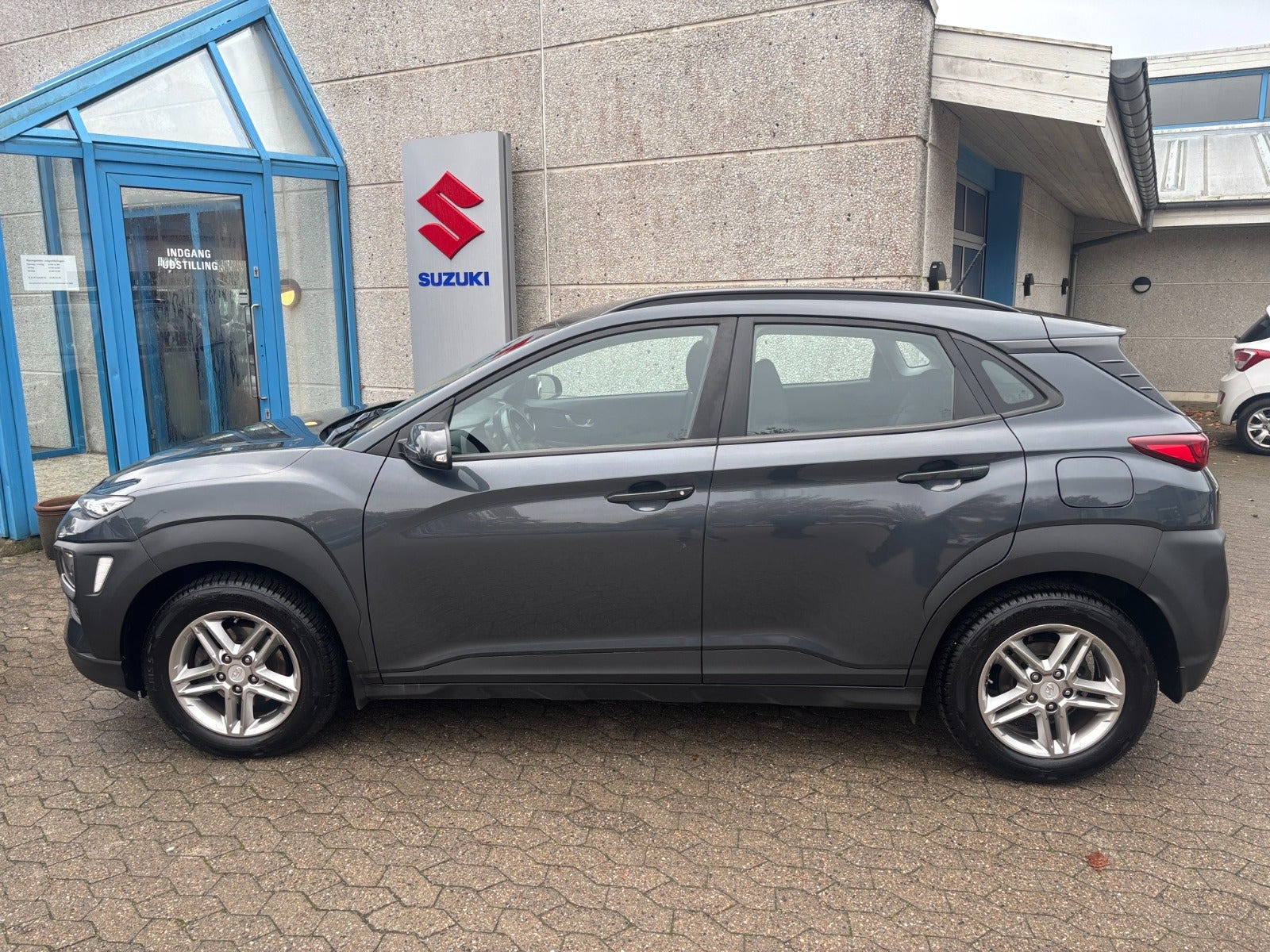 Grå Hyundai Kona fra 2018