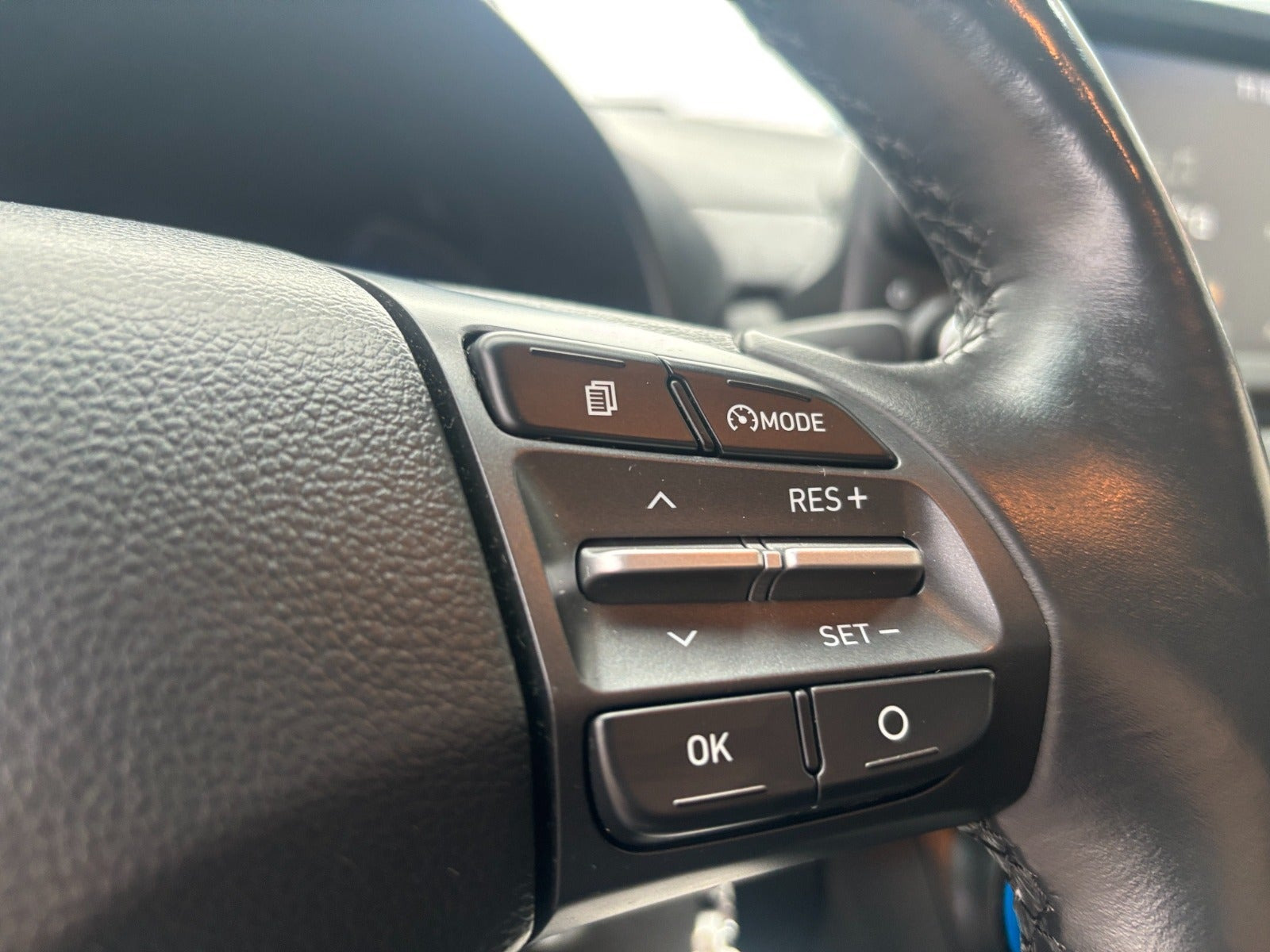 Grå Hyundai Kona fra 2018
