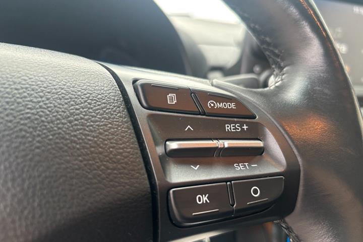 Grå Hyundai Kona fra 2018
