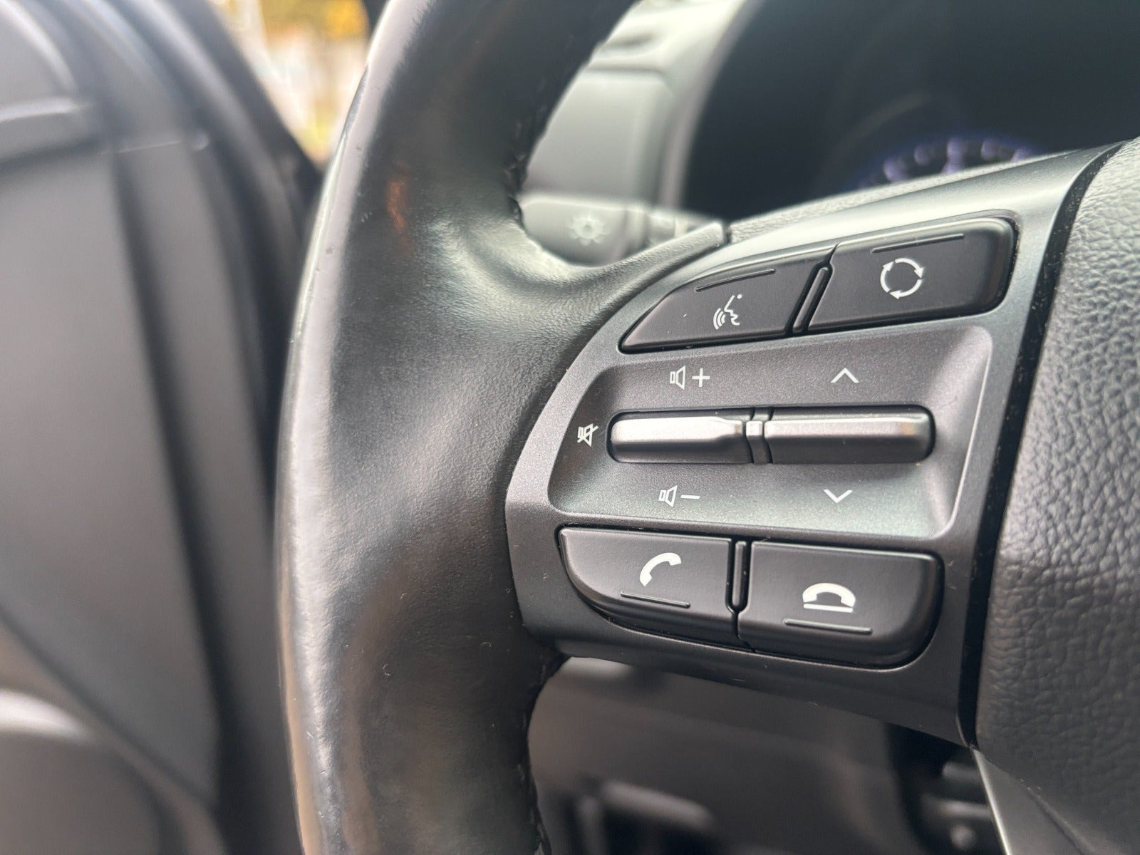 Grå Hyundai Kona fra 2018
