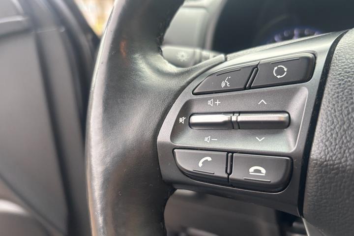 Grå Hyundai Kona fra 2018
