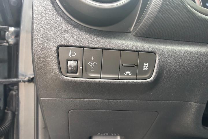 Grå Hyundai Kona fra 2018