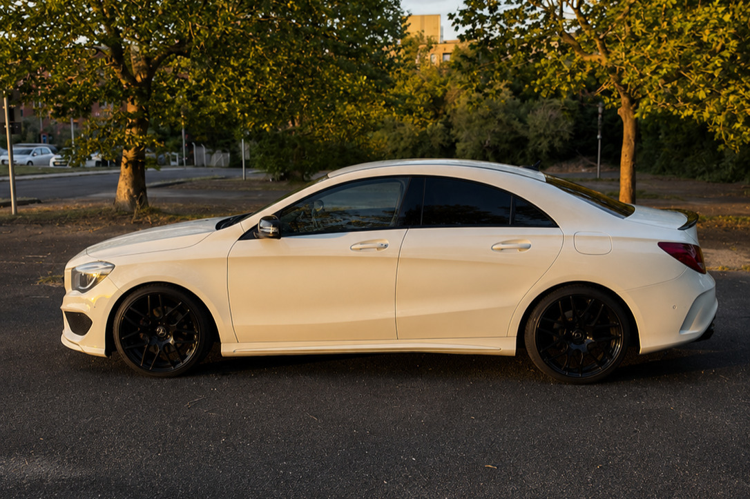 Hvid Mercedes CLA200 fra 2013