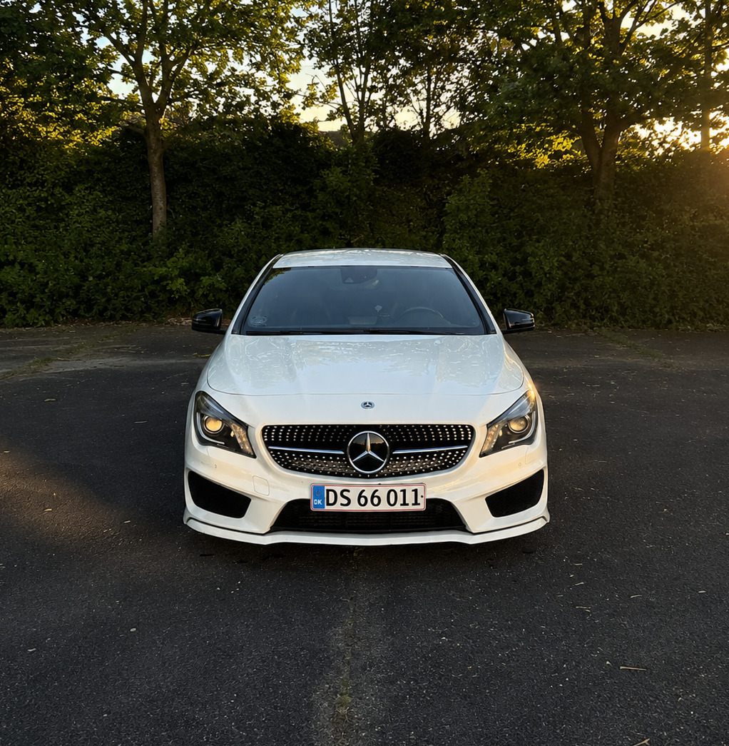 Hvid Mercedes CLA200 fra 2013