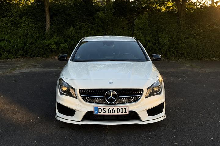 Hvid Mercedes CLA200 fra 2013